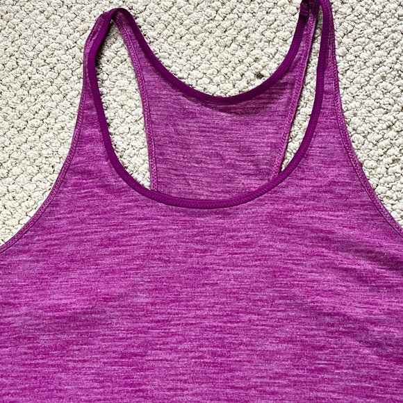 Lululemon fuchsia lightweight dolphin hem, racer back workout tank Size Medium - Picture 4 of 6